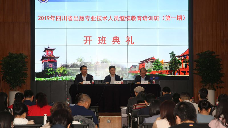 二建与一建：职业发展的双翼，哪一翼更坚固？**