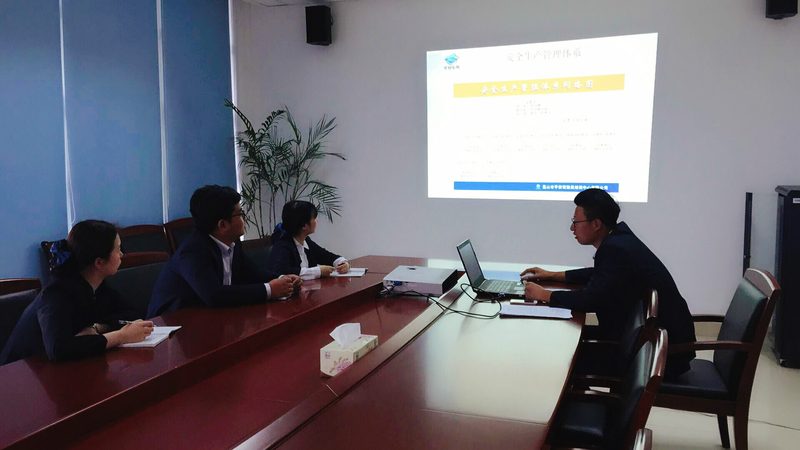 在选择二建或一建培训时，可以从以下几个方面进行考虑：